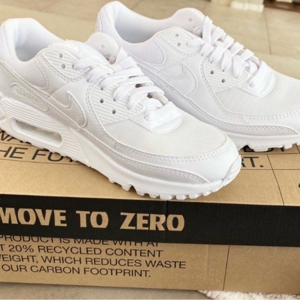 Nike Women’s Air Max 90 Sneaker Running Walking Shoe Heel Air Cushioning Unit